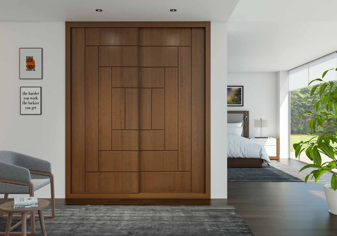 Puertas correderas de armario empotrado en fresado y cerezo barnizado, en un dormitorio, composición slim.