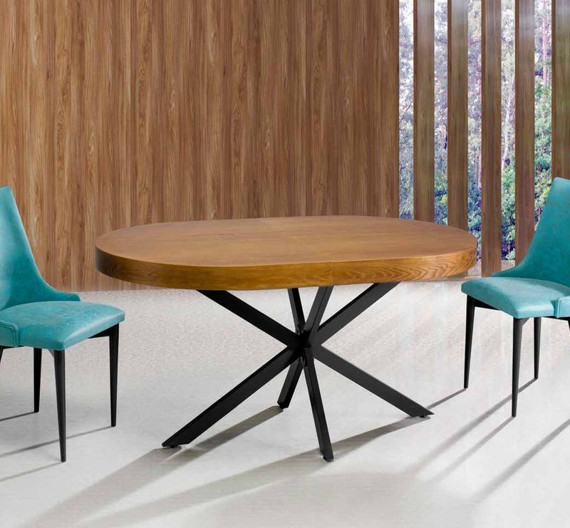 Mesa de comedor ovalada modelo 91 de SG, de tablero ovalado sobre pie central de aspas metálicas