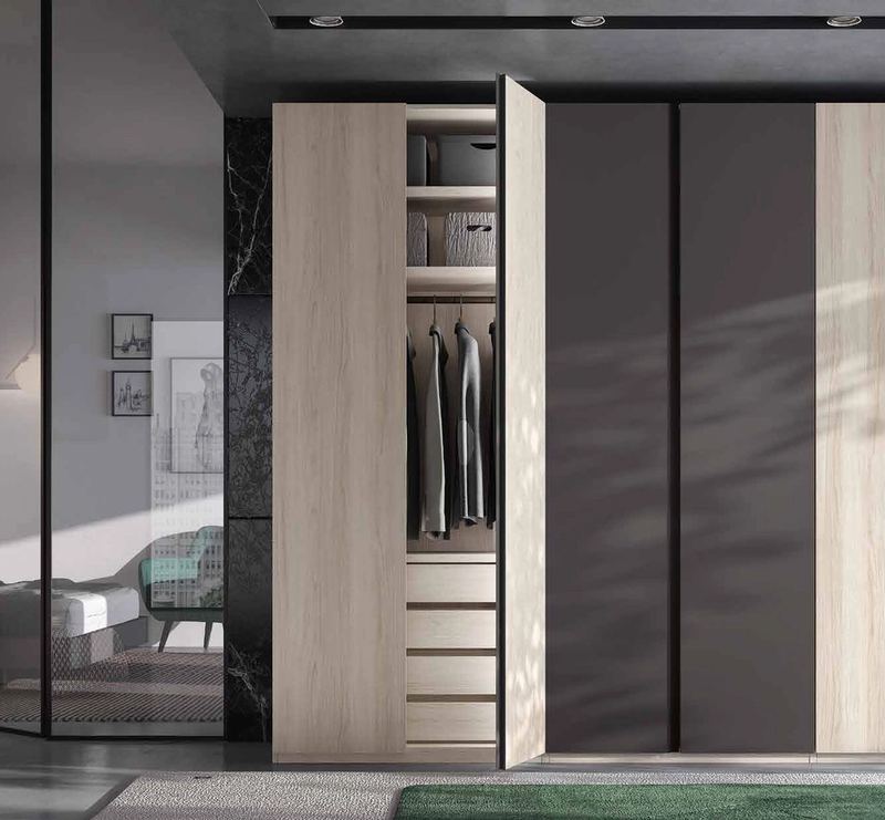 Armario de dormitorio 7 — Composición 054, fotografía de catálogo del fabricante