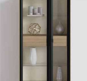Fotografía de vitrina de salón de la colección FRESH, en acabado Riva / Arena.