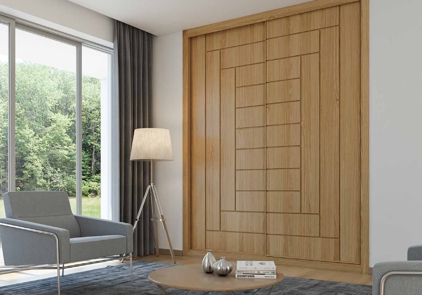 Puertas correderas de armario empotrado en fresado y roble barnizado, en un dormitorio, composición slim.
