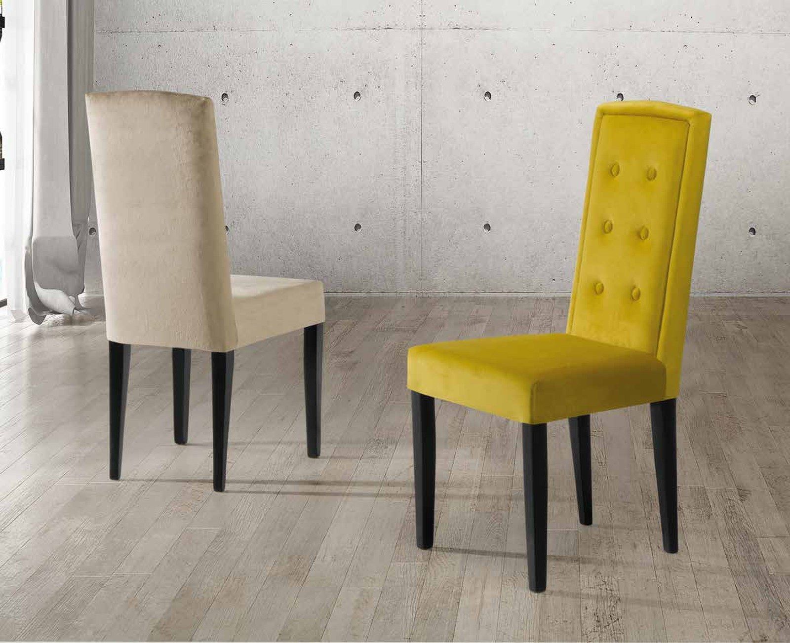 Silla de comedor modelo 169 de SG, respaldo alto tapizado liso de forma rectangular, con patas oscuras