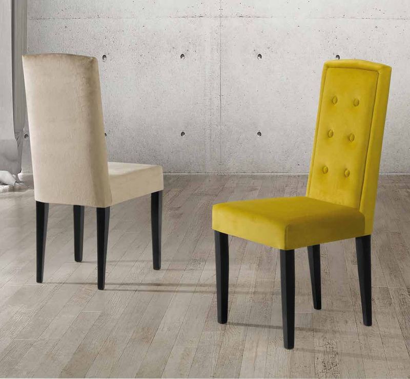 Silla de comedor modelo 169 de SG, respaldo alto tapizado liso de forma rectangular, con patas oscuras