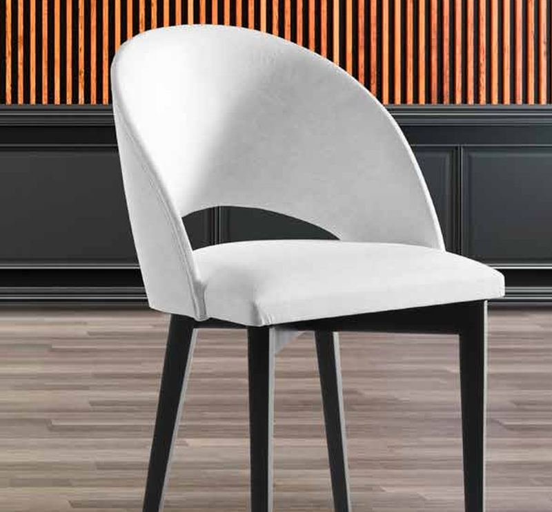 Silla de comedor modelo 209 de SG, respaldo de concha con hueco en la base, sobre patas oscuras