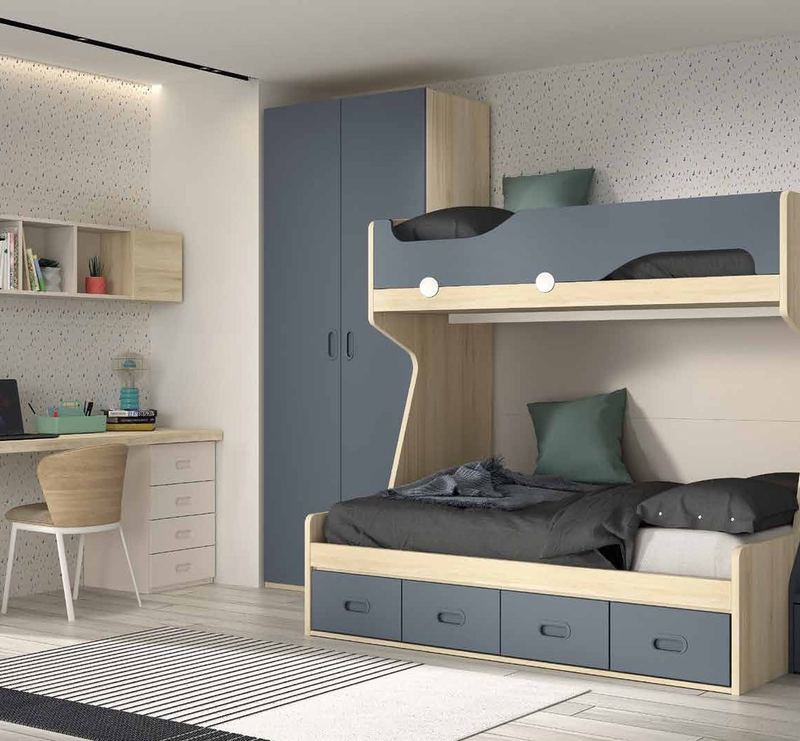 Vista general de la composición F-210, se observan litera con cama alta de 90 cm, cama baja de 135 cm, escalera-cajonera y escritorio.