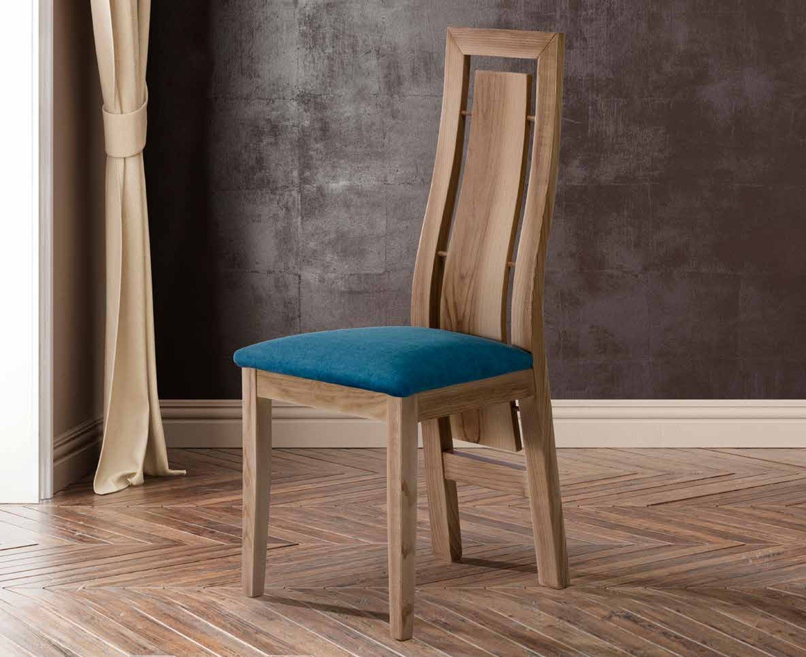 Silla de comedor modelo 130 de SG, respaldo alto de madera con el panel central tapizado