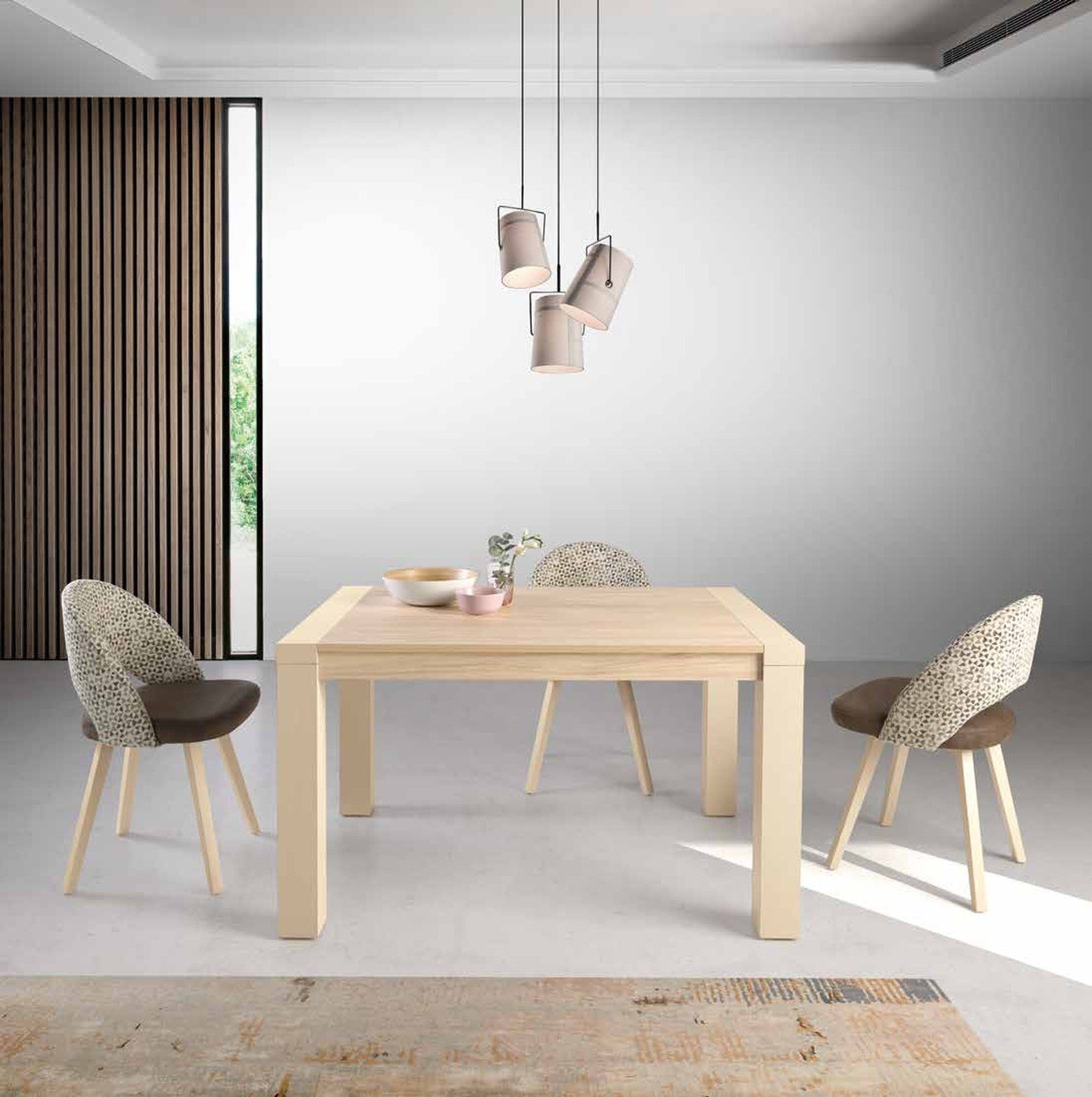 Silla Madera  /  Tapizada 128 de Pinald, fotografía del catálogo del fabricante
