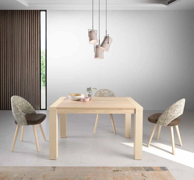 Silla Madera / Tapizada 128 de Pinald, fotografía del catálogo del fabricante