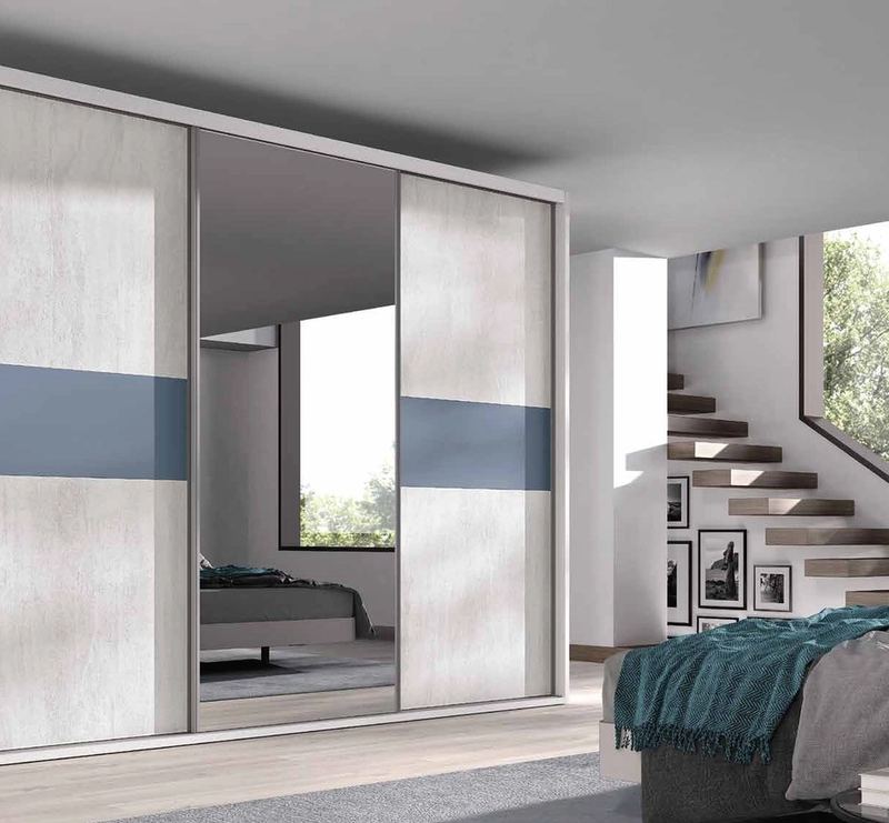 Armario de dormitorio 21 — Composición 068, fotografía de catálogo del fabricante