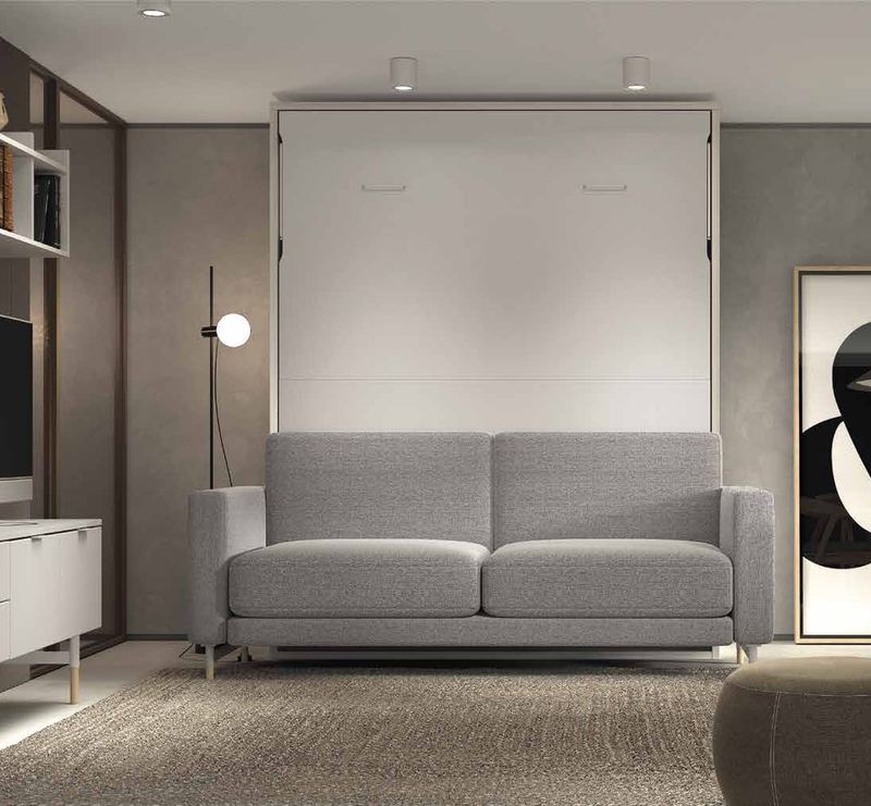 Vista general de la composición F-266, se observan cama abatible con sofá y mobiliario audiovisual.