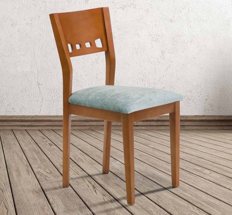 Silla de comedor modelo 68 de SG, respaldo de madera con tres huecos cuadrados en la parte alta