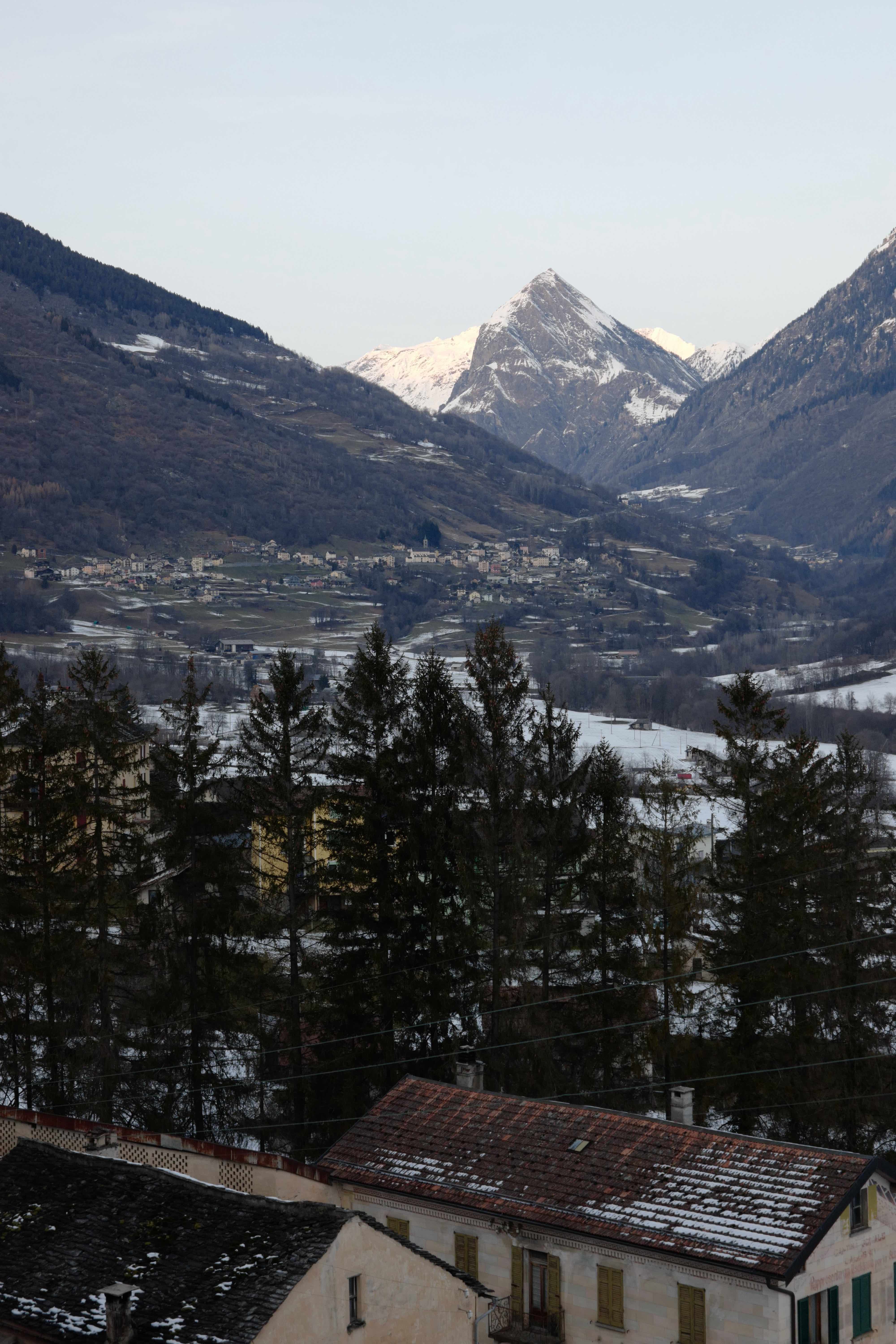 Blick aus dem Valle di Blenio in die Greina