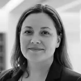 A headshot of Sandra Mckinsey - a health and wellness author. 