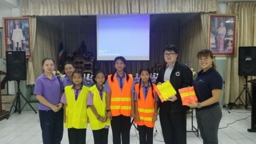 Students and representatives at the information session in Bangkok.