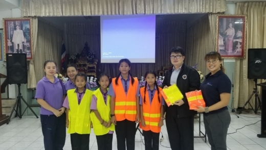 Students and representatives at the information session in Bangkok.