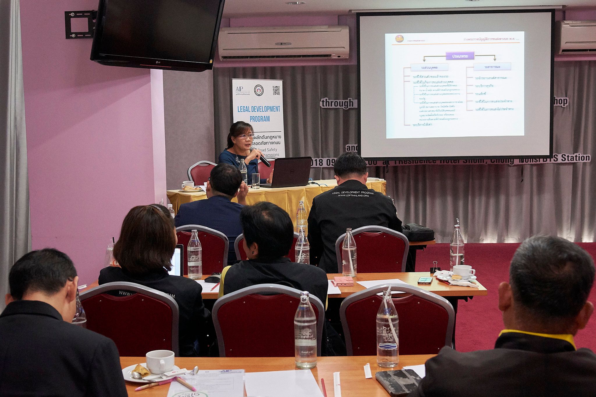 LDP member Supa Chotngam, Director of Legal Affairs Bureau at the Department of Land Transport, speaking at the workshop.