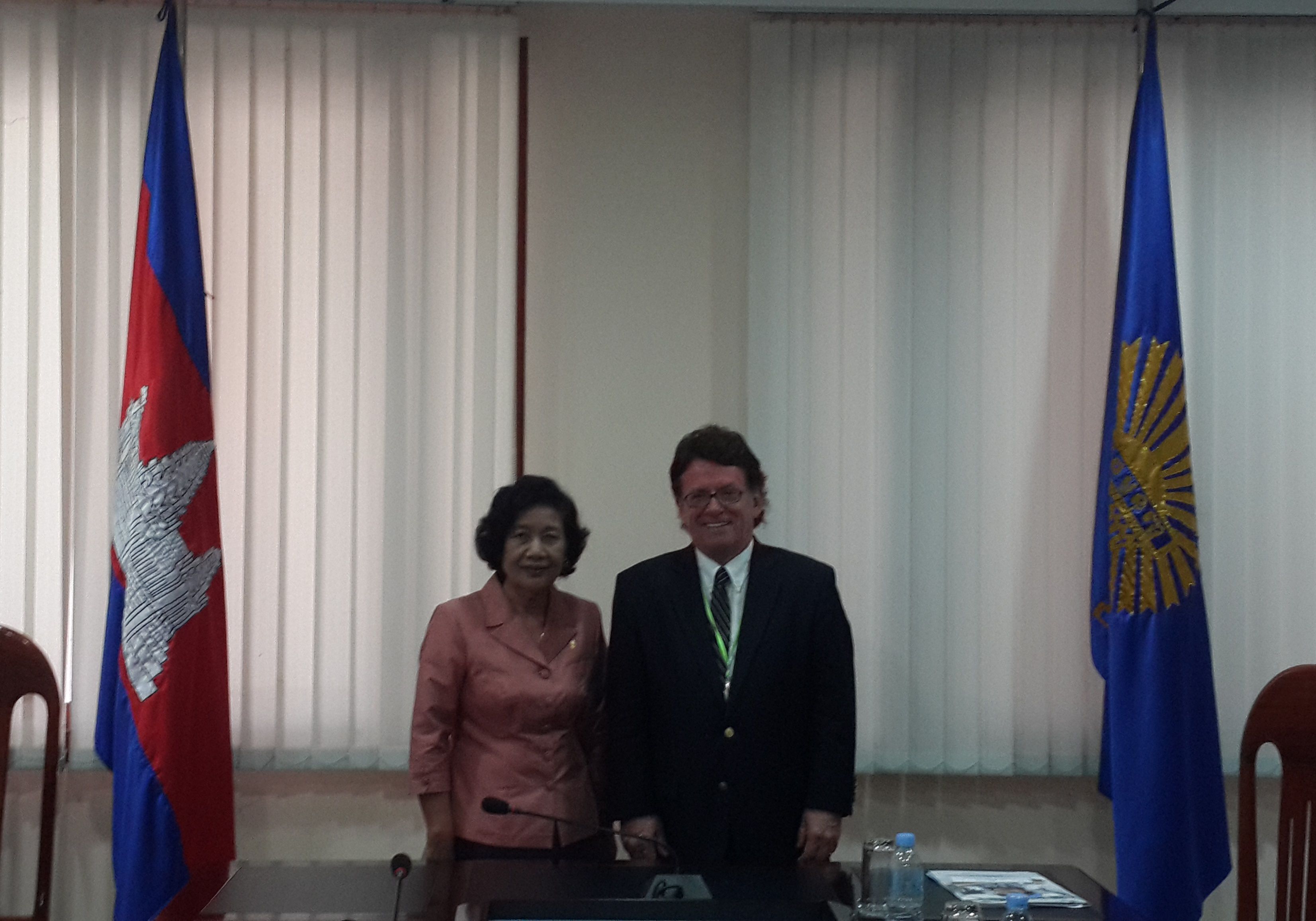 Greig Craft discusses “Head Safe. Helmet On.” with Her Excellency Nin Saphon, Head of National Assembly’s Commission on Public Works, Transports, Telecommunication, Post, Industry, Mine, Energy, Commerce, Land Management, Urban Planning and Construction