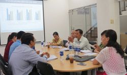 Bảy đại biểu đã thảo luận với Quỹ AIP về thành công và những bài học kinh nghiệm tại thành phố Hồ Chí Minh.