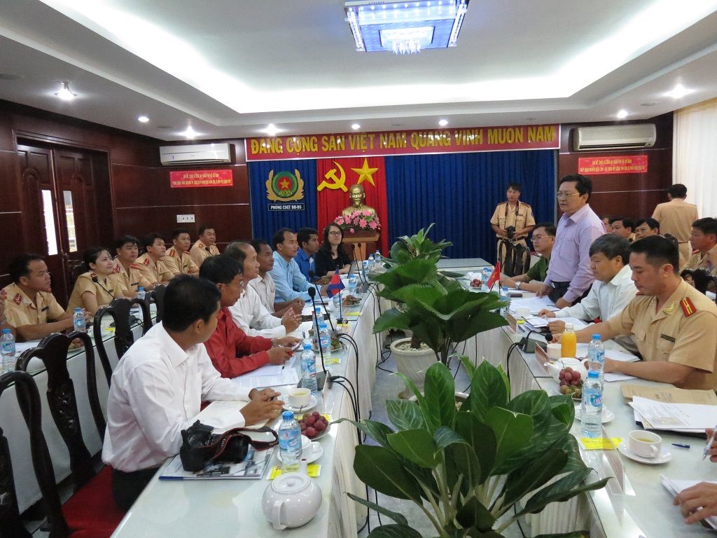 Cambodian delegates meet  with Vietnam officials to discuss helmet use enforcement best practices