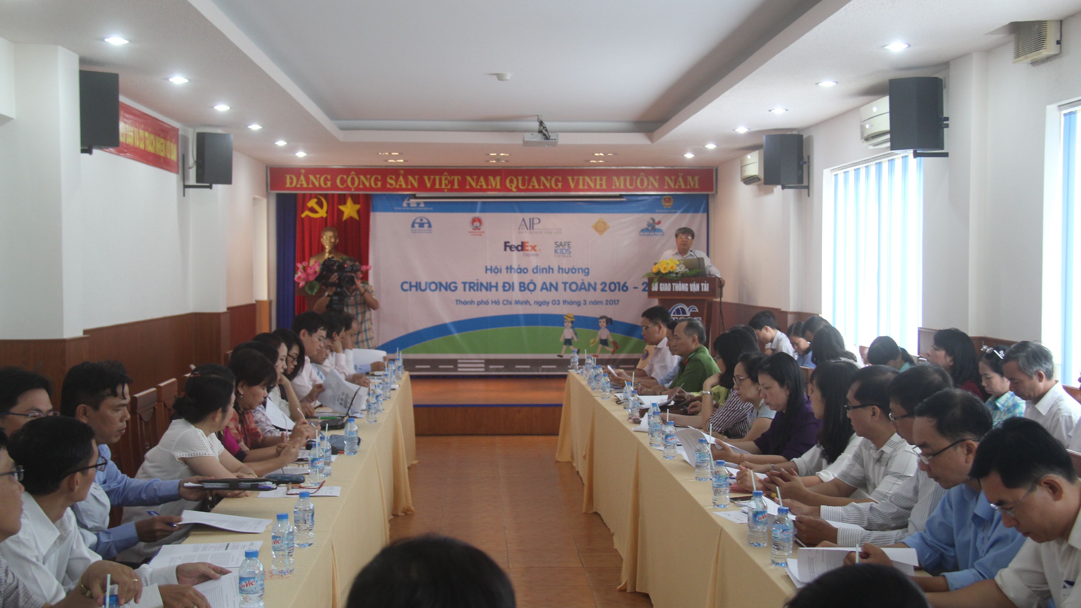 Attendees discuss plans for the current phase of Walk This Way, which focuses on working with school located along Ho Chi Minh City’s Bus Rapid Transit (BRT) corridor.