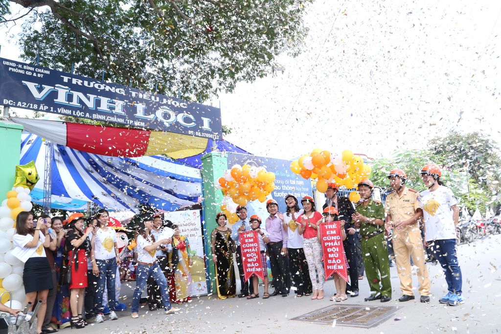 Binh Chanh District primary school rallies with UPS to drive home the importance of helmets for children