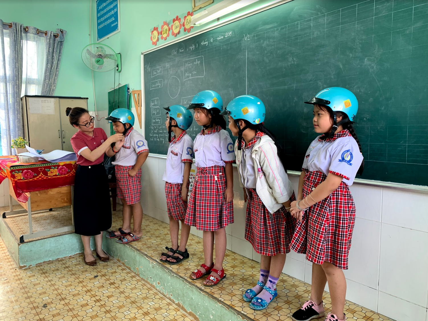 Nearly 1,000 students and Abbott volunteers participate in road safety festival in Vietnam
