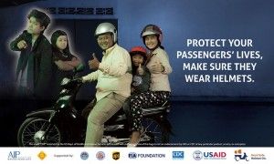 Spirits show the public that helmet-wearing can be life-saving.