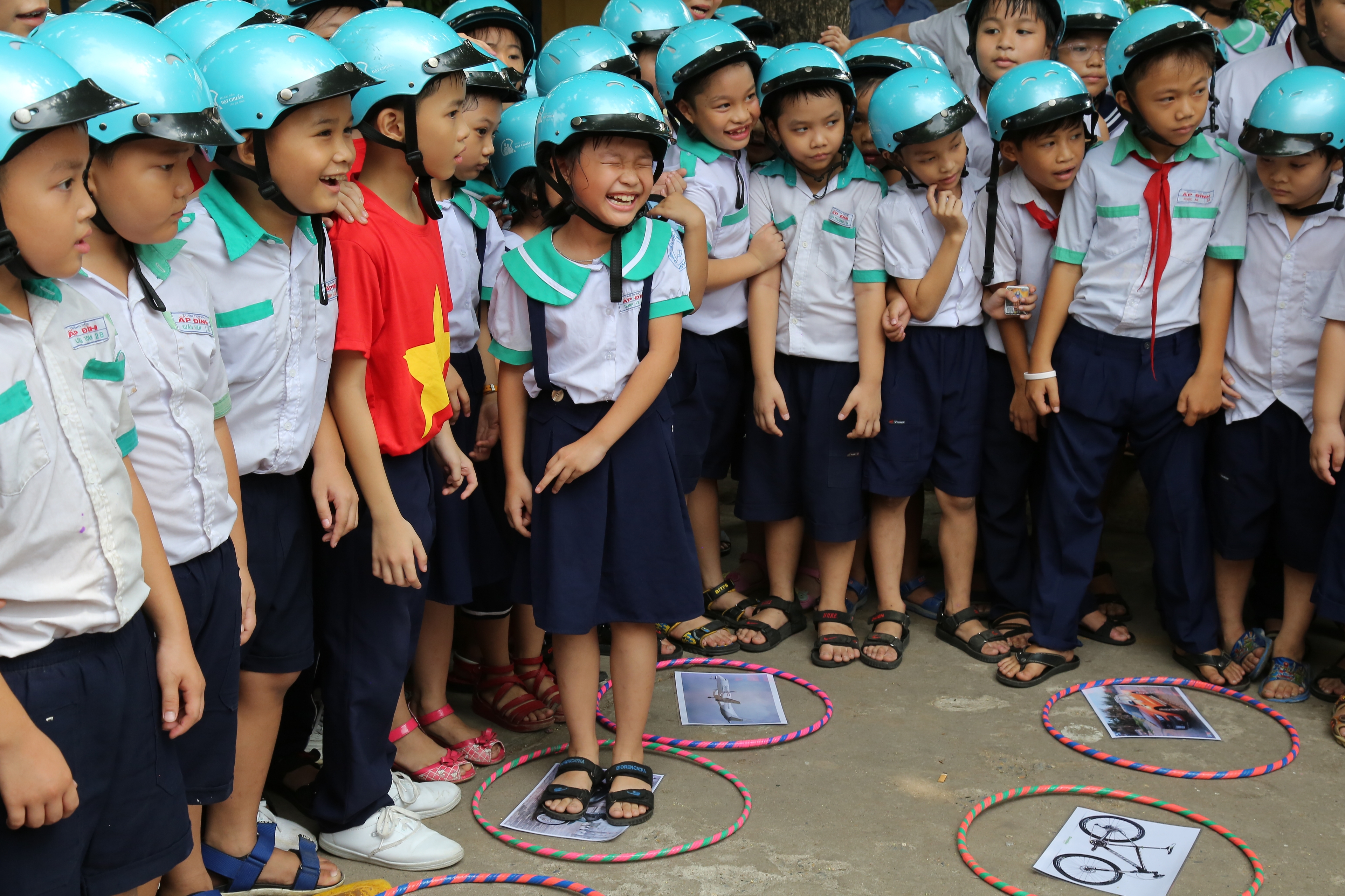 Students from Ap Dinh Primary School participate in extracurricular activities that reinforce their helmet safety knowledge.