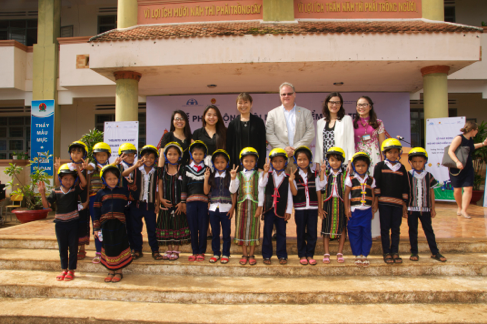 Sandra Lee and Gabriel Kardos (center) of Johnson & Johnson join AIP Foundation staff and students of Ia Ninh Primary School to celebrate the kick-off of the 2016 Helmets for Kids program in Gia Lai Province.