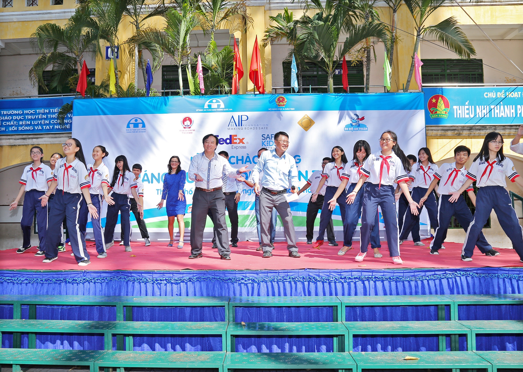 Students and special guests perform during a flash mob dance at the International Walk to School Month celebration in Ho Chi Minh City’s District 5.