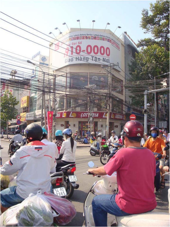 Thực trạng giao thông tại thành phố Hồ Chí Minh (Hình ảnh đăng trên Tạp chí Marketing xã hội)