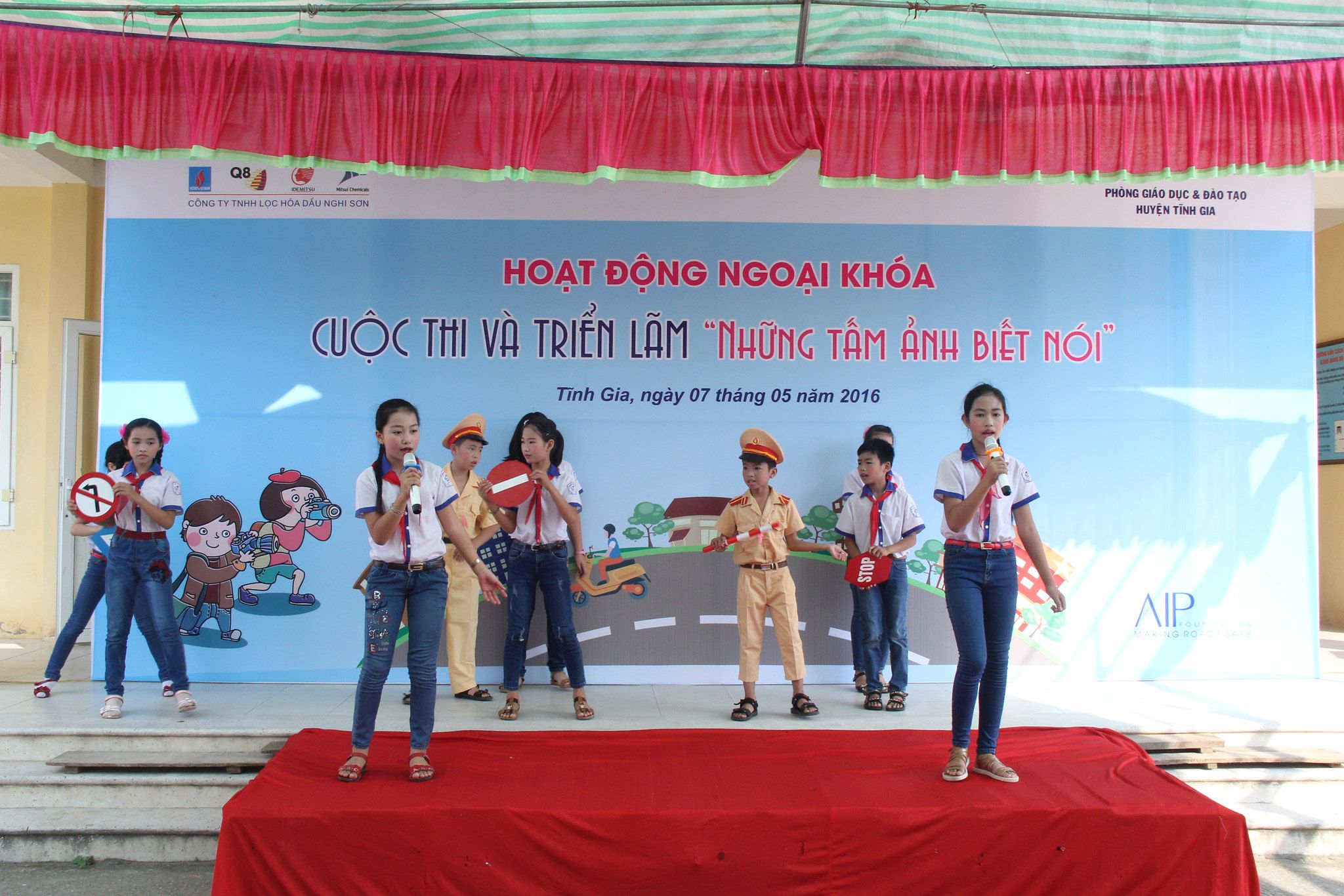 Students put on a road-safety-themed presentation to accompany their school’s photo entry for the “Photovoice” exhibition.