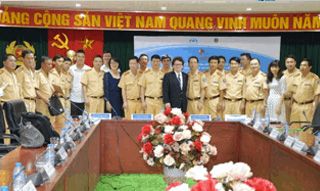 Cục cảnh sát giao thông, Ủy ban An toàn giao thông Quốc gia, và Quỹ AIP phát động Kế hoạch tuần tra xử lý vi phạm việc thực hiện quy định của pháp luật về đội mũ bảo hiểm cho trẻ em.