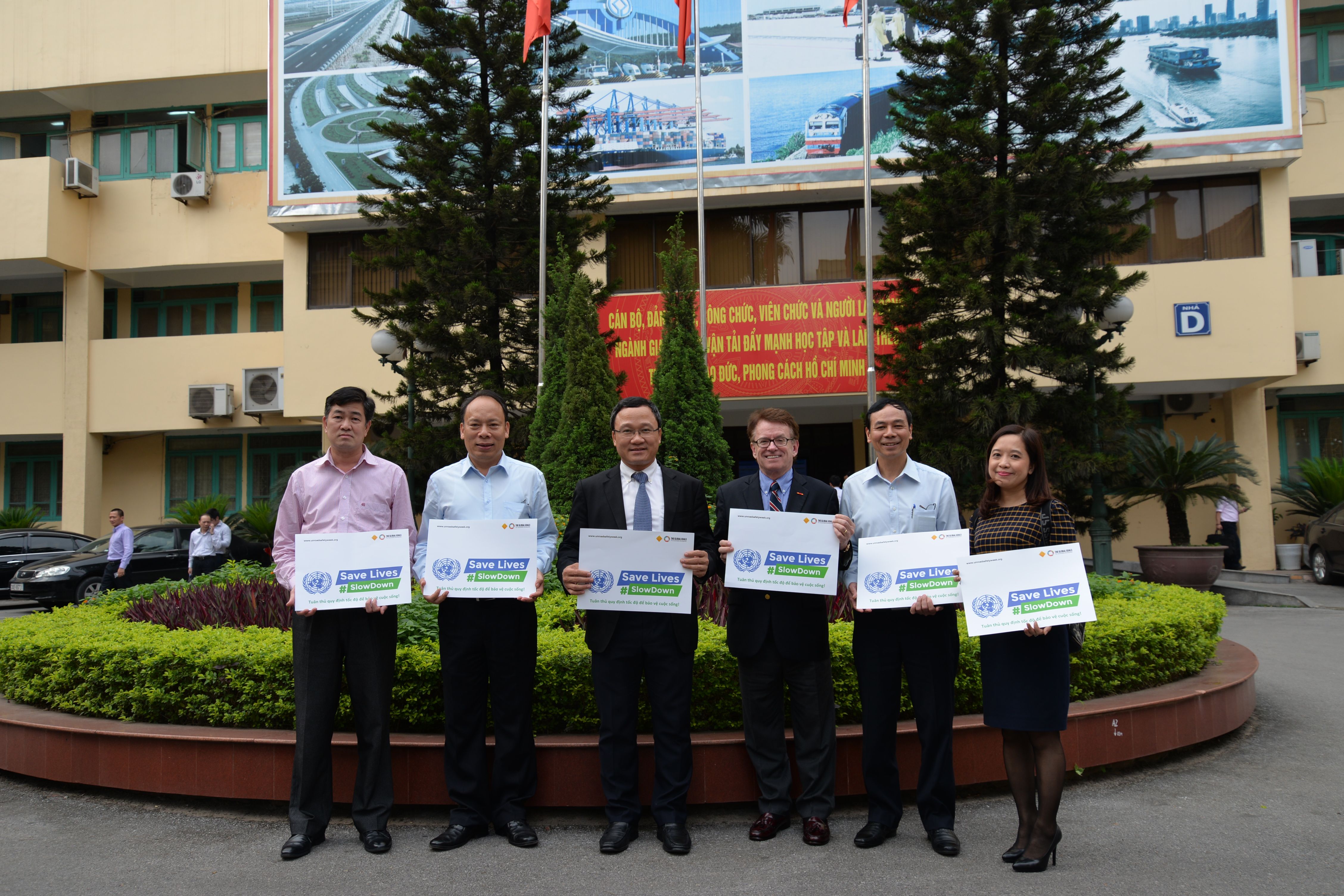 (From left) Hoang Van Hoan, Chief of Secretariat, Traffic Safety Committee (TSC) of Vinh Phuc Province; Nguyen Trong Thai, Chief of Secretariat, NTSC; Dr. Khuat Viet Hung, Executive Vice Chairman, NTSC; Greig Craft, President, AIP Foundation; Nguyen Van Thach, Director of Traffic Safety Department, Ministry of Transportation; and Pham Thi Lan Anh, Expert, NTSC, attend the press conference launching the NTSC’s action plan for international road safety week.