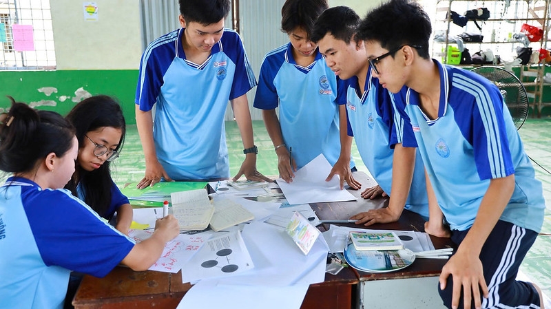 Across 28 schools in An Giang and Vinh Long provinces, 840 students gained the knowledge and skills to become road safety advocates through teacher-led trainings.