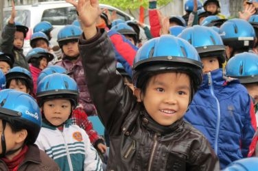 Diversey donates helmets to Cam Thuong Primary School for the sixth year, protecting