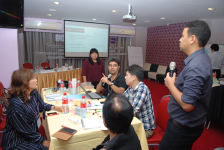 Legal Development Program (LDP) members brainstorm for a possible communications campaign focused on reducing urban speed limits in Thailand.