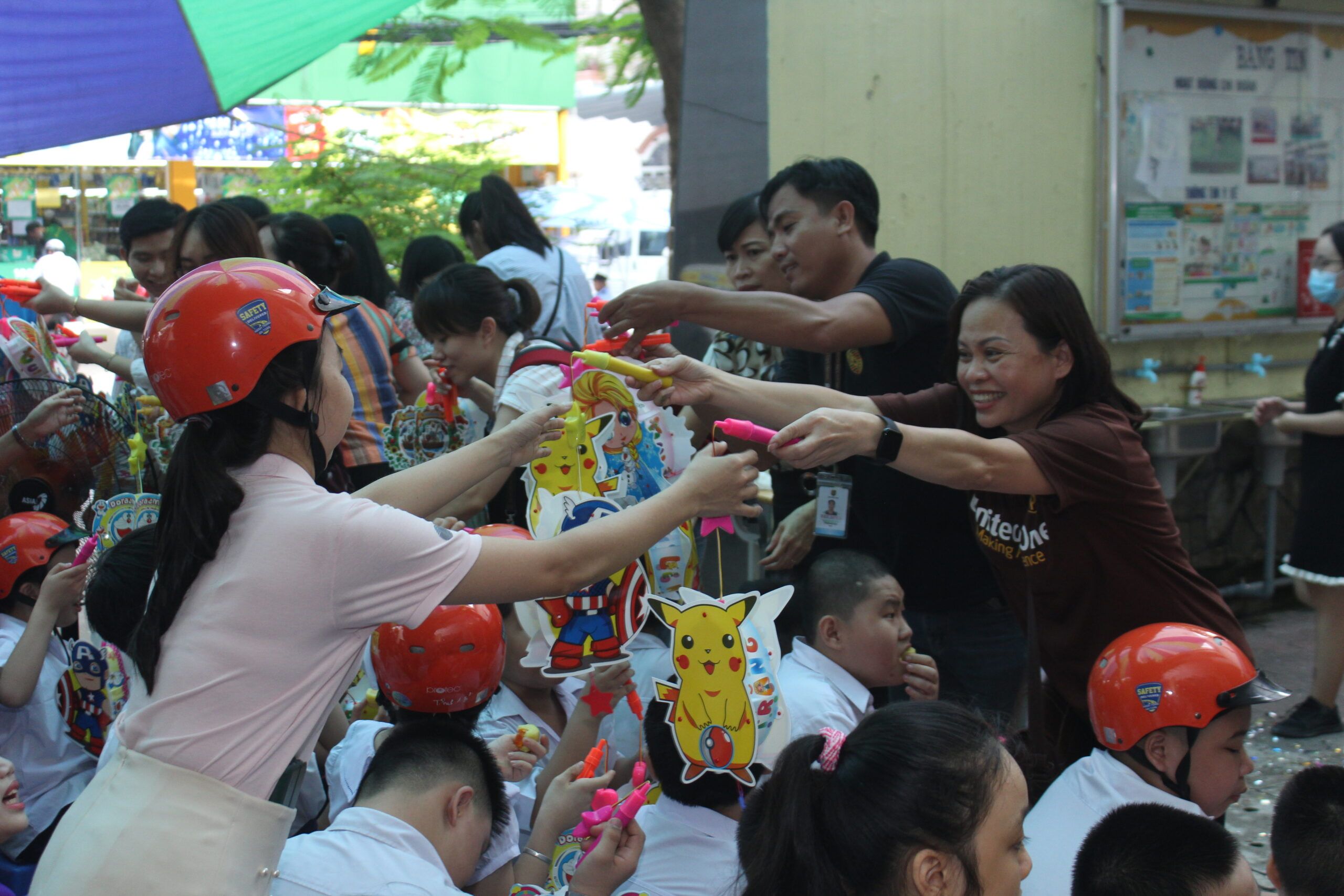 UPS volunteers celebrate Mid-Autumn Festival with children with special needs