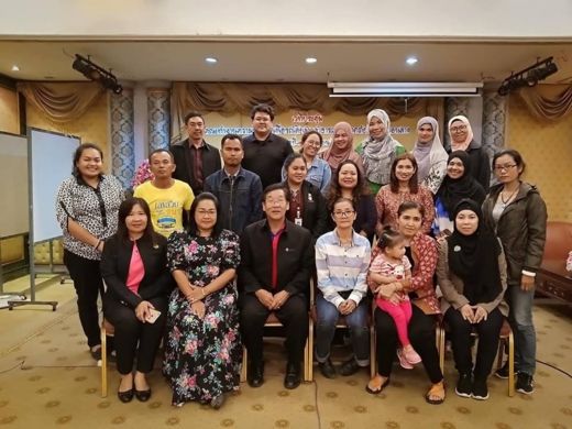 Participants at the working group meeting in Songkhla.