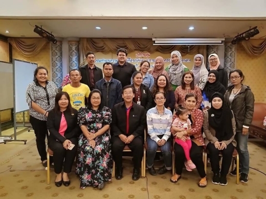 Participants at the working group meeting in Songkhla.
