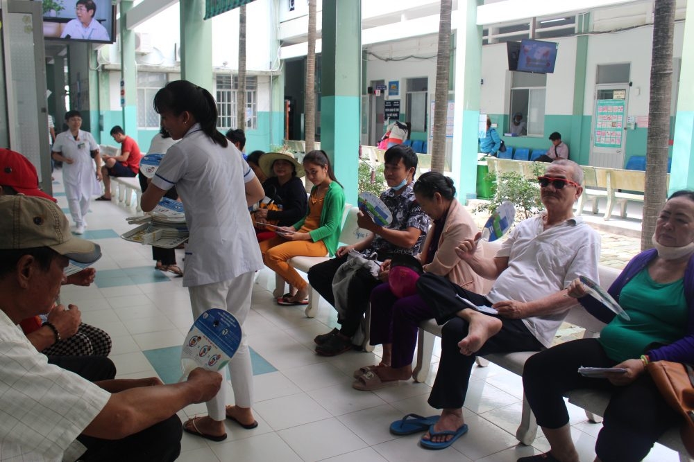 AIP Foundation visits five hospitals across Ho Chi Minh City to distribute 6,400 informative hand fans