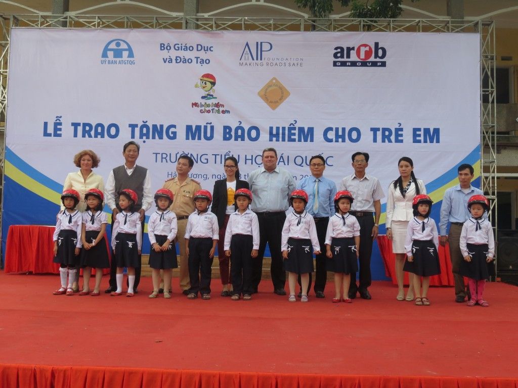Australian road safety expert ARRB Group returns to Ai Quoc Primary School in Hai Duong for helmet top-off donation