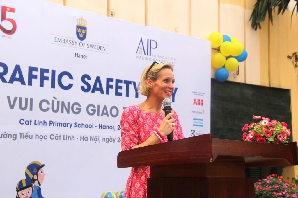 Swedish Embassy supports Helmets for Kids by donating