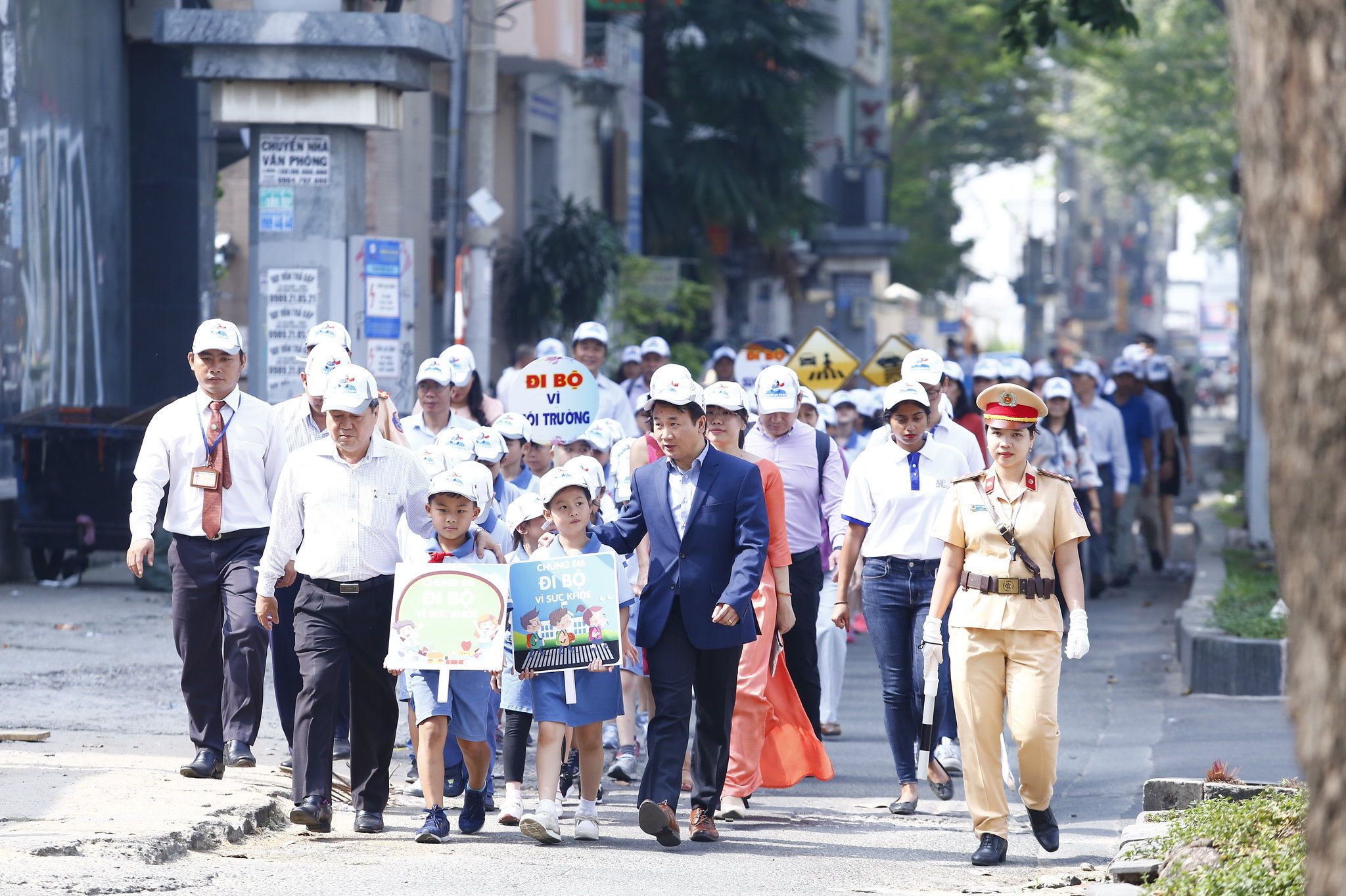 FedEx employees and AIP Staff lead 500 students in a pedestrian safety parade through Ho Chi Minh City