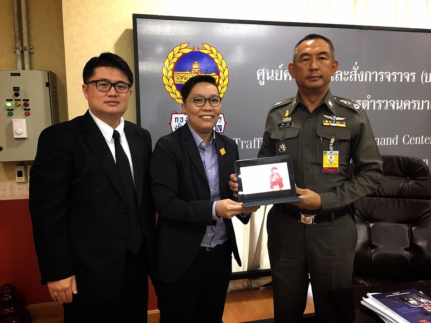 (From left) LDP member, Mr. Pisith Wongthiathana; Country Manager, Oratai Junsuwanarak; and Pol. Maj. Gen. Jirapat Phumjit pose with the “Fong Pa PIA” video PSA.