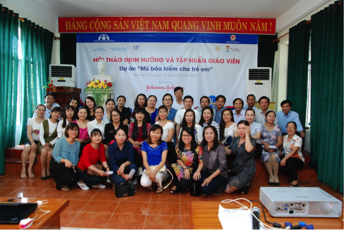Teachers gather to learn key concepts and strategies for conveying road safety knowledge to their students.