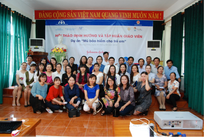 Teachers gather to learn key concepts and strategies for conveying road safety knowledge to their students.