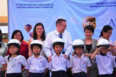 Pham Van Chieu School receives 1870 helmets from sponsor UPS