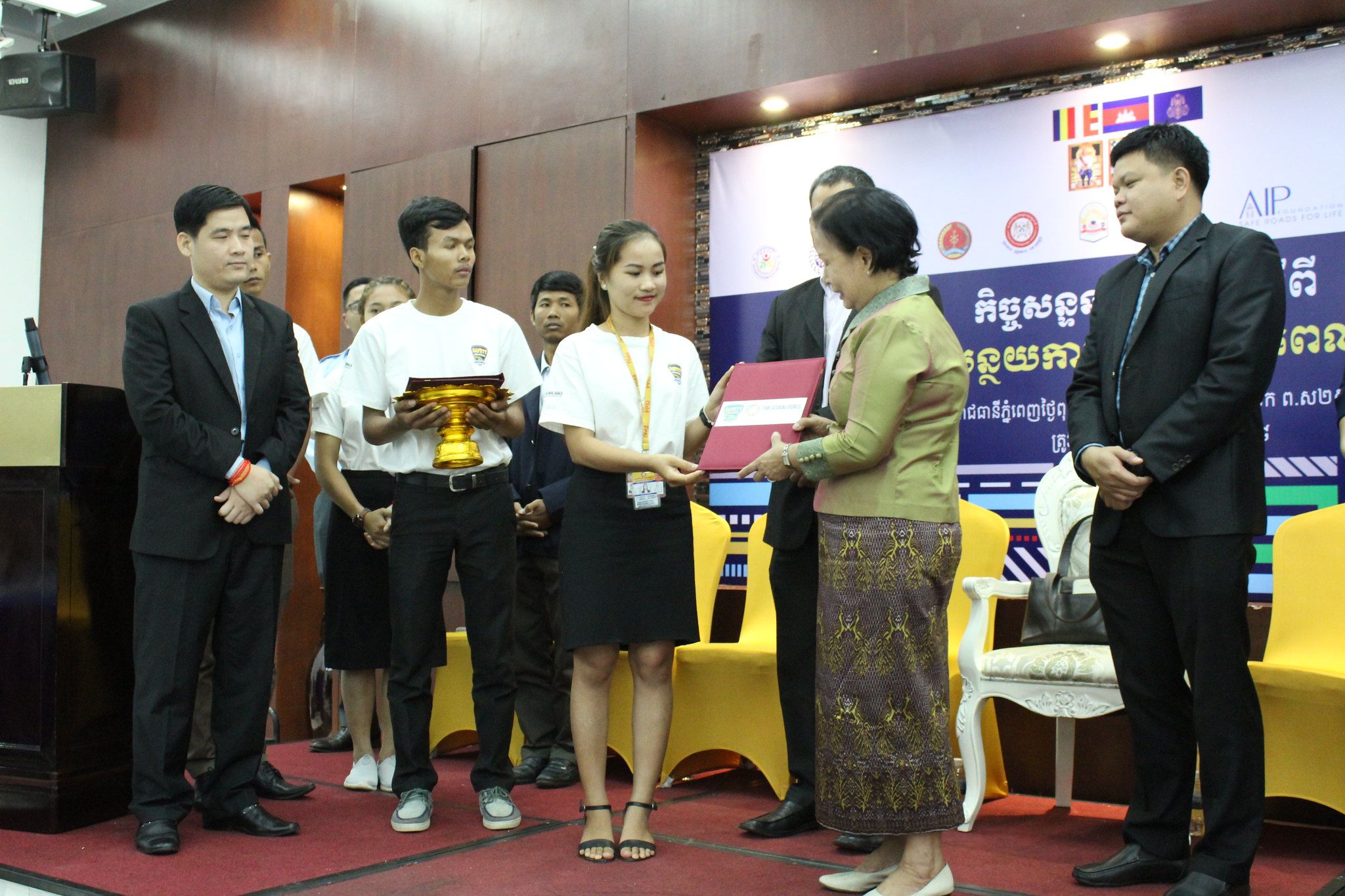Safety Delivered road safety ambassadors present a distracted driving joint statement to Her Excellency Min Meanvy, Secretary of State for the Ministry of Public Works and Transportation and Secretary General of the National Road Safety Committee.