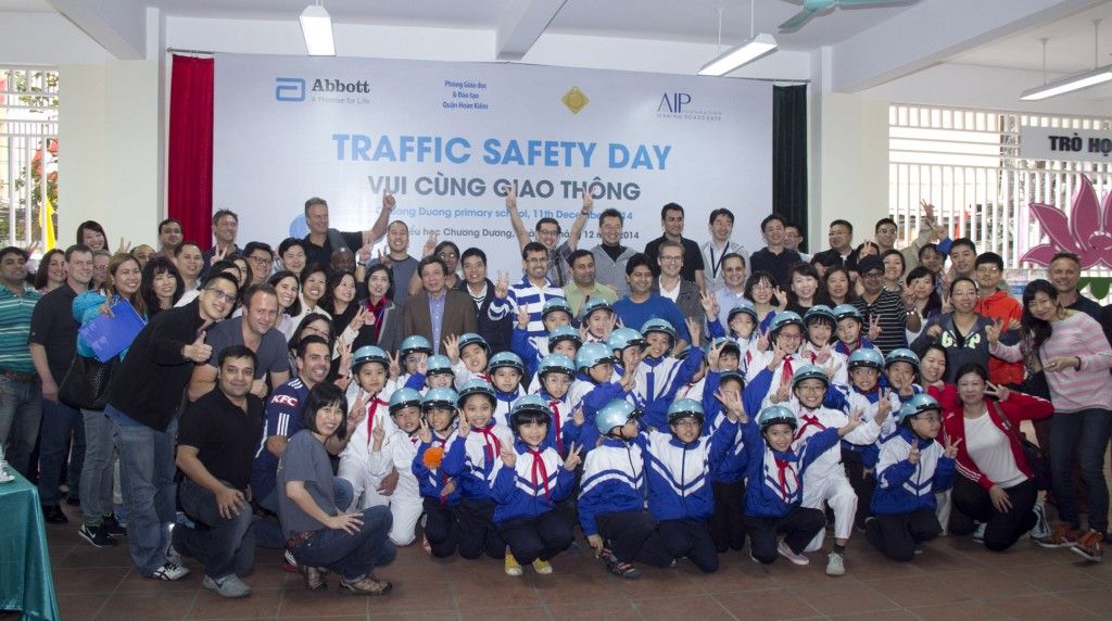 Representatives from Abbott Laboratories, the Hoan Kiem Bureau of Education and Training, and Hoan Kiem Youth Union with AIP Foundation at Traffic Safety Day held at Chuong Duong Primary School.